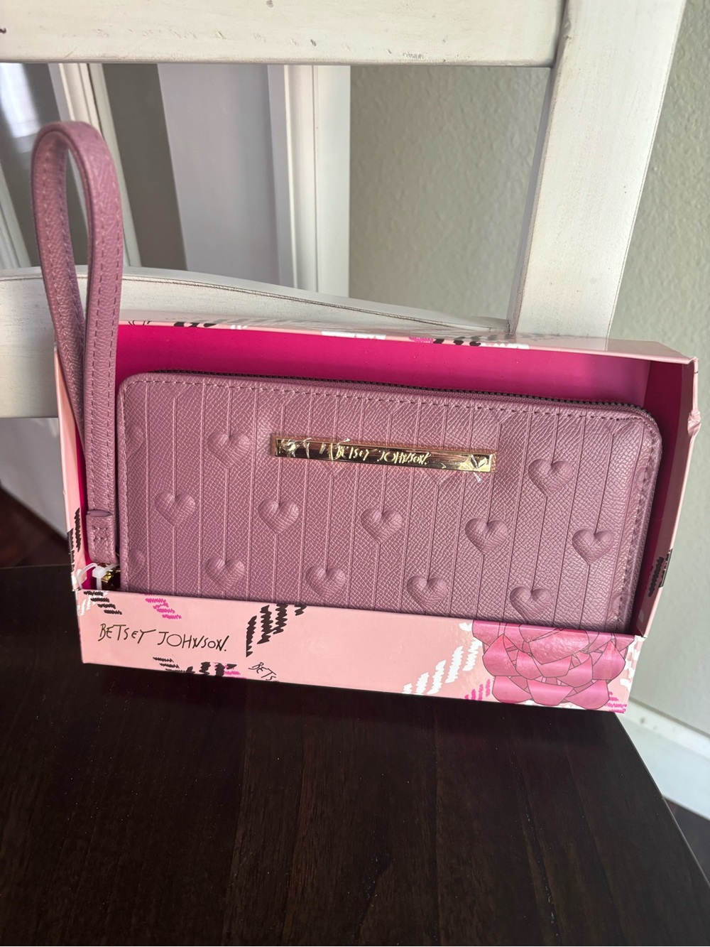 NWT Betsey Johnson Mauve Heart-Embossed Zip Wristlet NEW with Tags - Picture 3 of 13